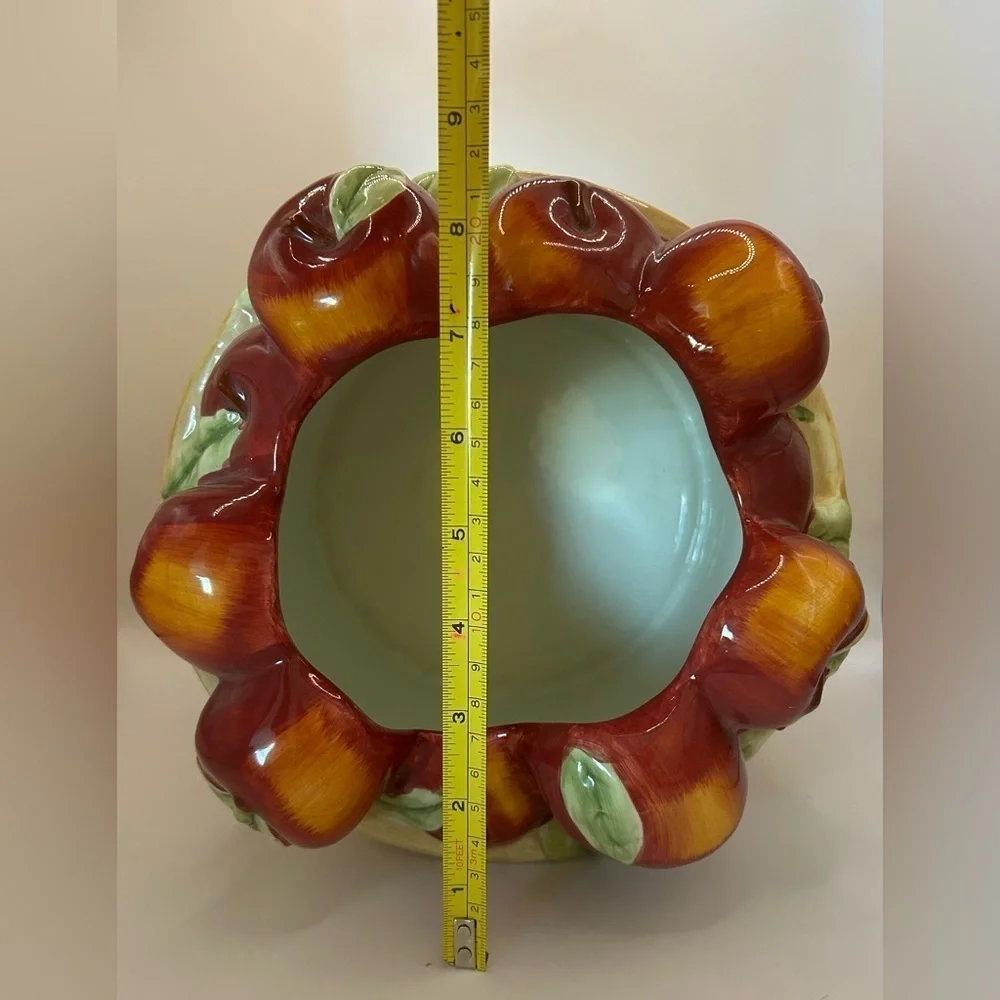 Oneida‎ Ceramic Apple Basket